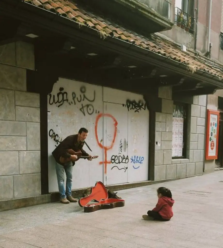 Pedro Fuentes, el 'Perro Callejero' de Santander, nos ha dejado, pero su música y espíritu siguen vivos en las calles de la ciudad